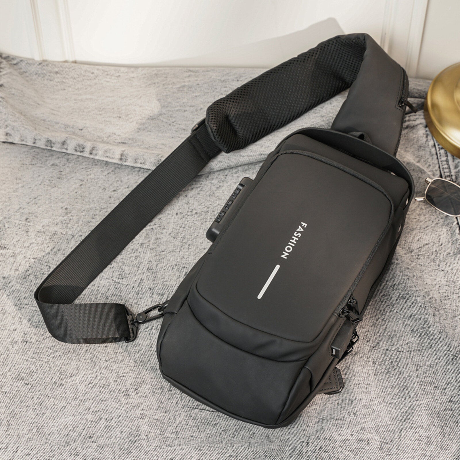 Men Oxford Cloth Anti-theft Lock Large-capacity USB Charging Multifunctional Casual Messenger Bag Chest Bag